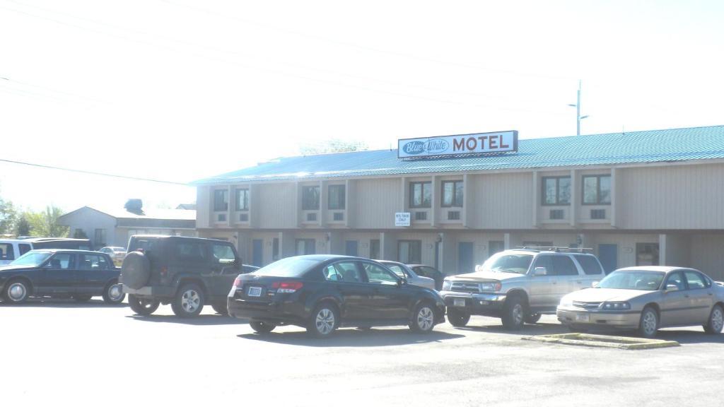 Blue And White Motel Kalispell Kültér fotó